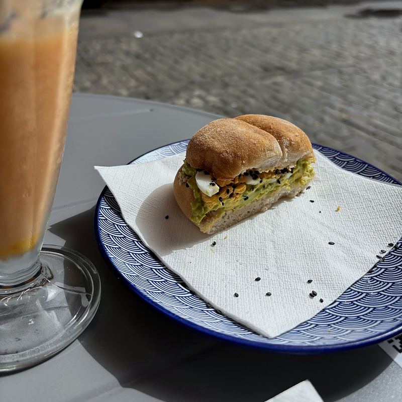 Pulguita sin gluten de aguacate y huevo